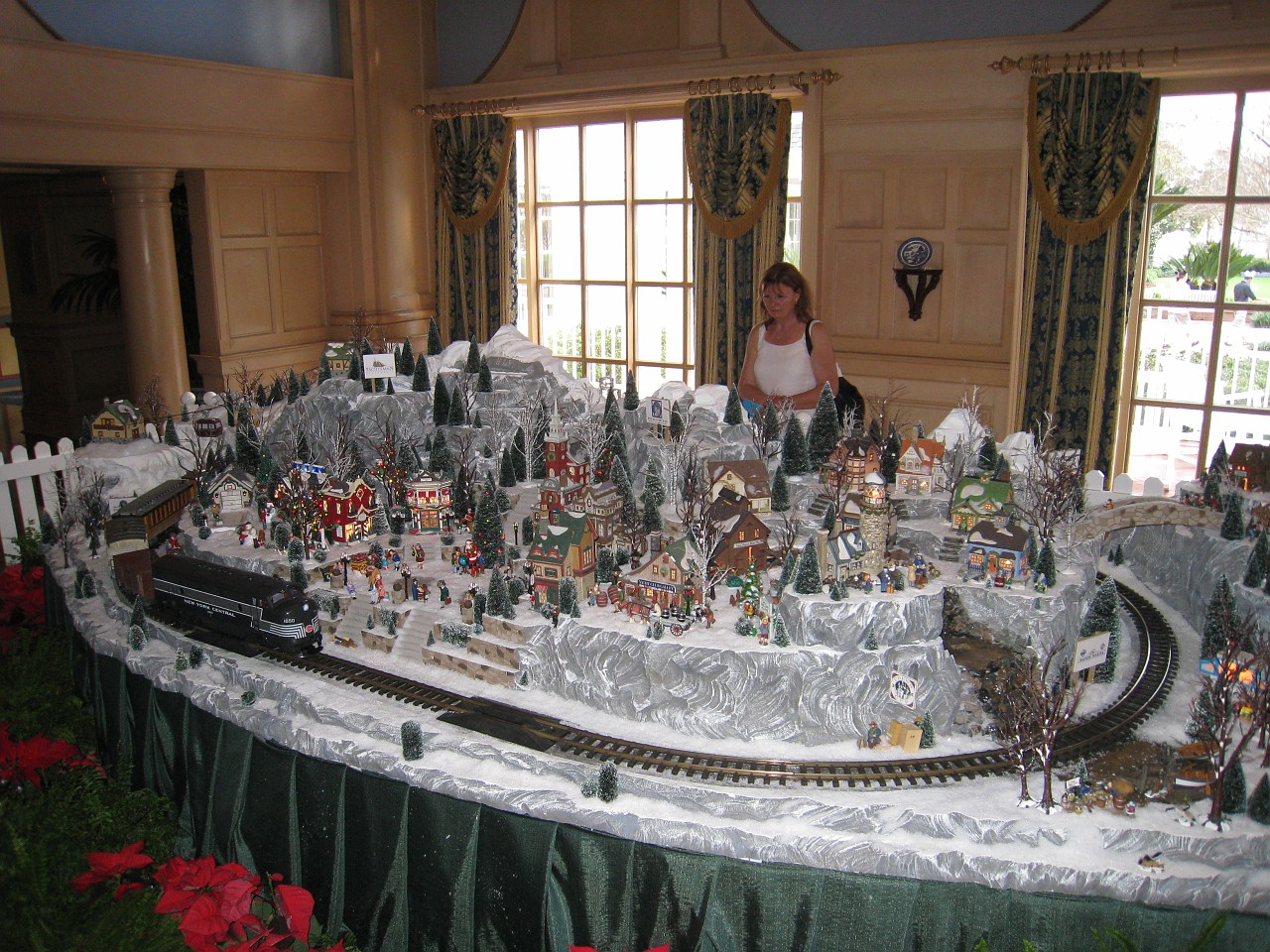 Vacation 2007-12 - Beaches Disney Hotels 0502.jpg - On the 2007-08 Florida vacation we visited beaches from Fort Myers to Sanibel Island sampling local food along the way. Green water and white sugar beaches! Arriving at Disney World we visited several of the theme resorts.